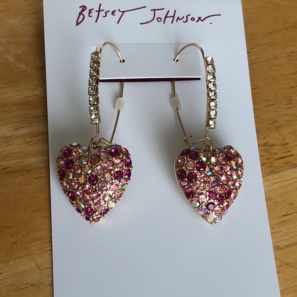Betsey Johnson Gold Tone Hearts On Fire Drop Earrings Pink Fuchsia Crystal NWT